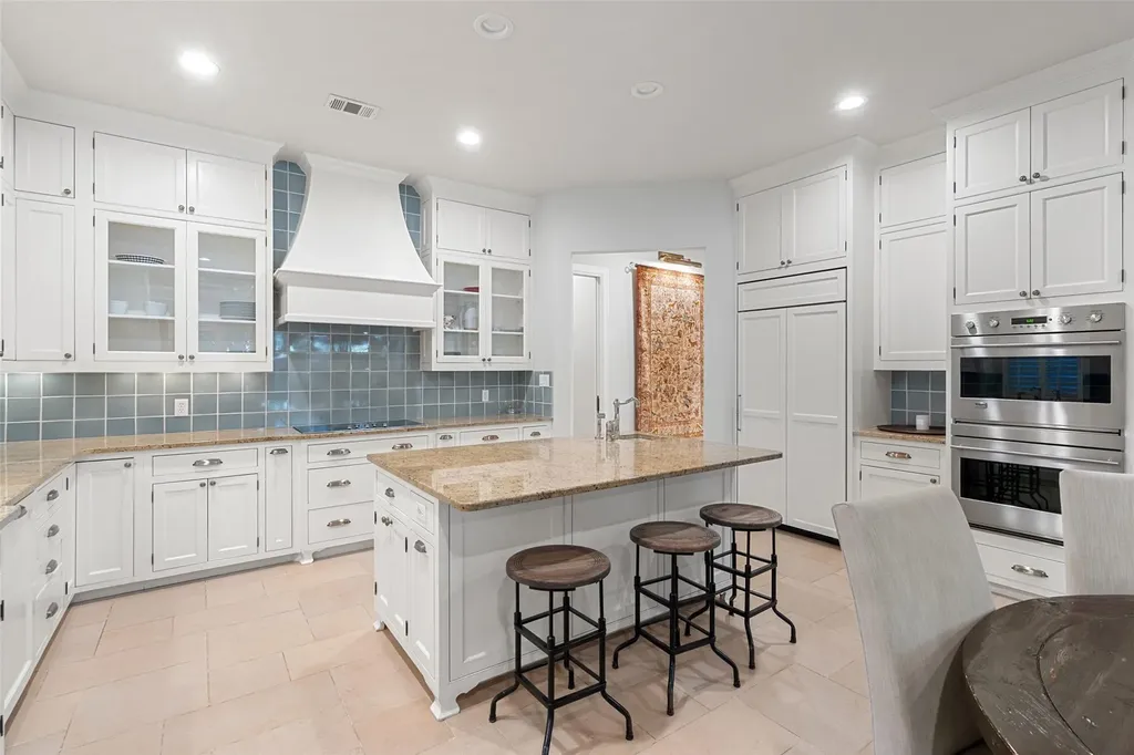 327 Meadowlakes Drive Meadowlakes TX 78654