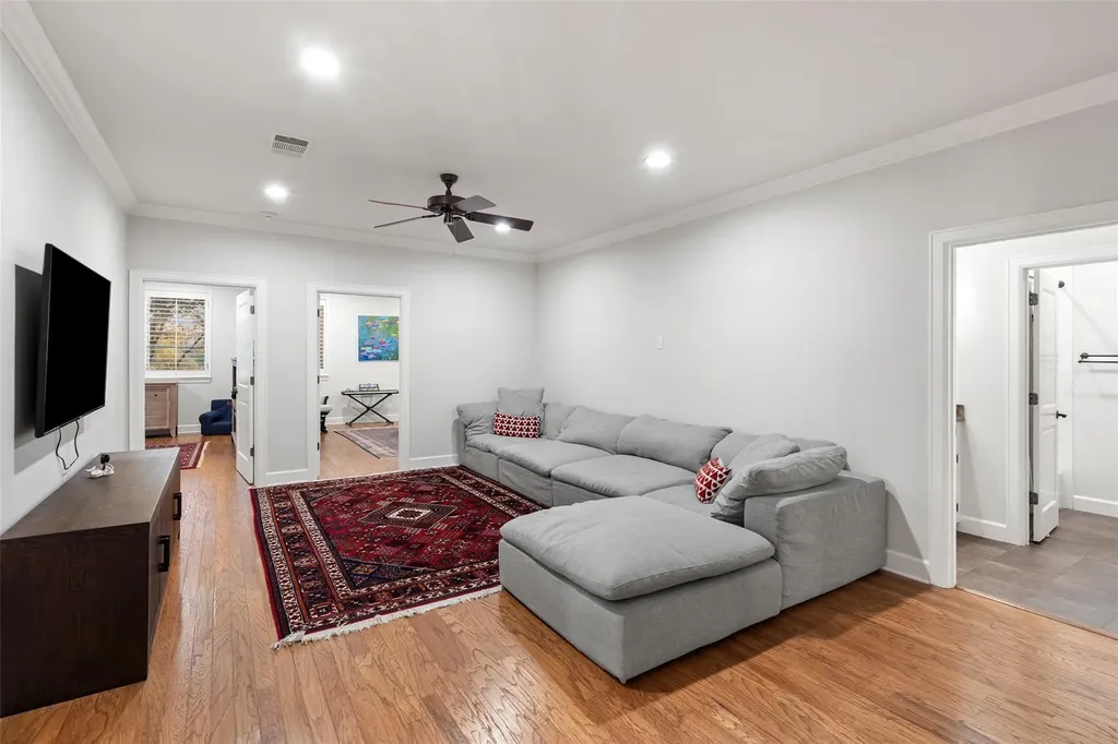 327 Meadowlakes Drive Meadowlakes TX 78654