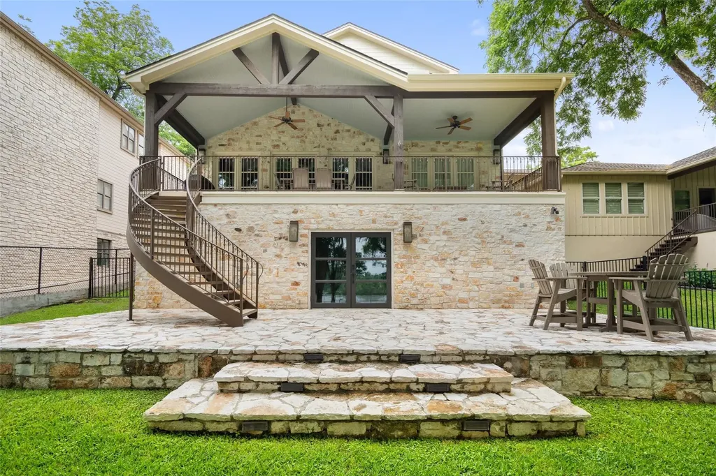 327 Meadowlakes Drive Meadowlakes TX 78654