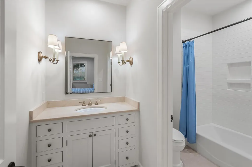 327 Meadowlakes Drive Meadowlakes TX 78654