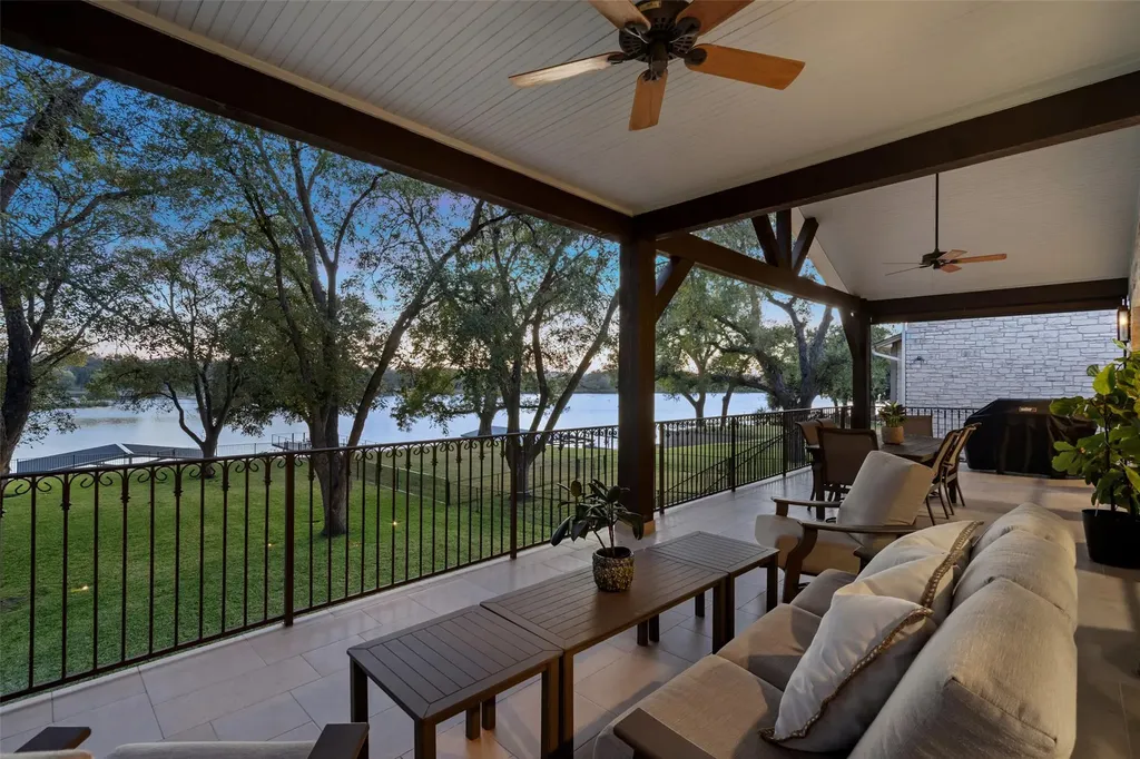 327 Meadowlakes Drive Meadowlakes TX 78654