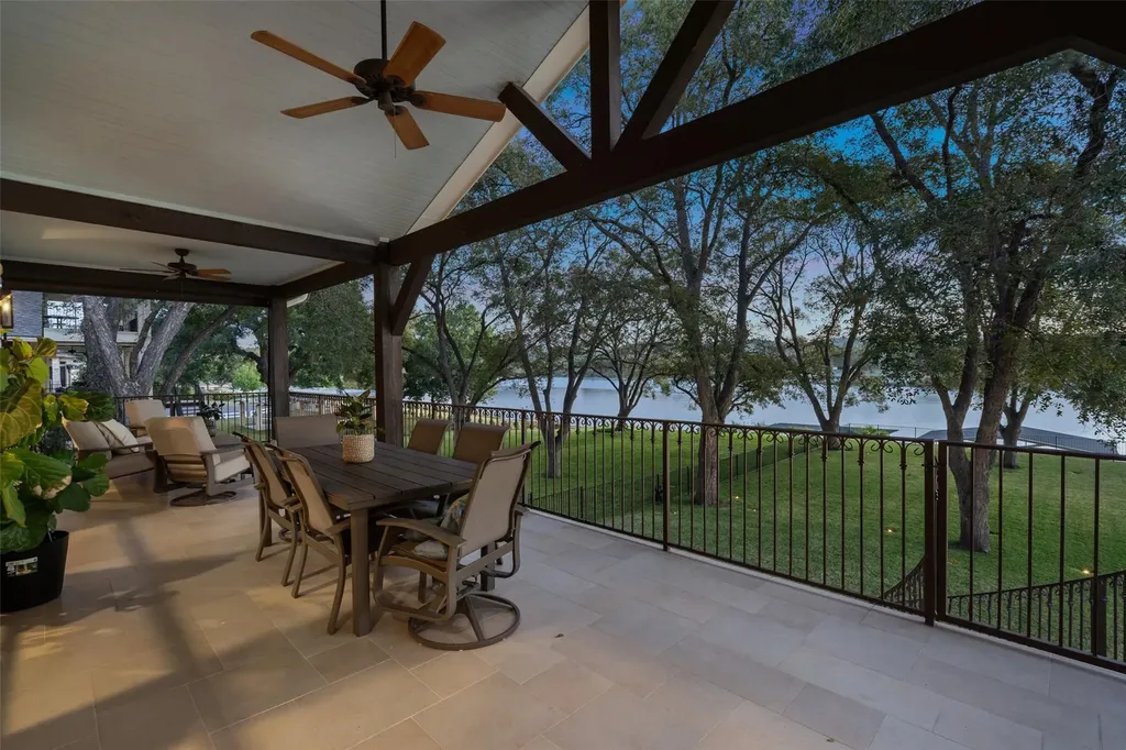 327 Meadowlakes Drive Meadowlakes TX 78654