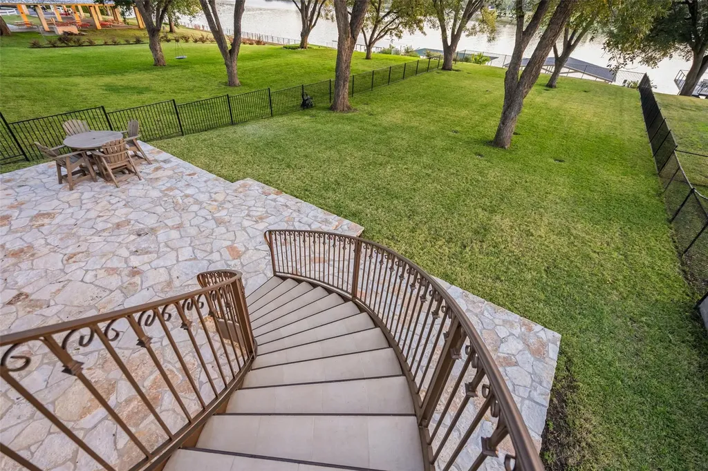 327 Meadowlakes Drive Meadowlakes TX 78654