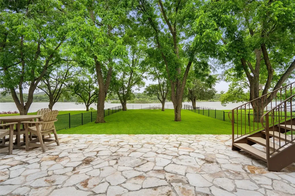 327 Meadowlakes Drive Meadowlakes TX 78654