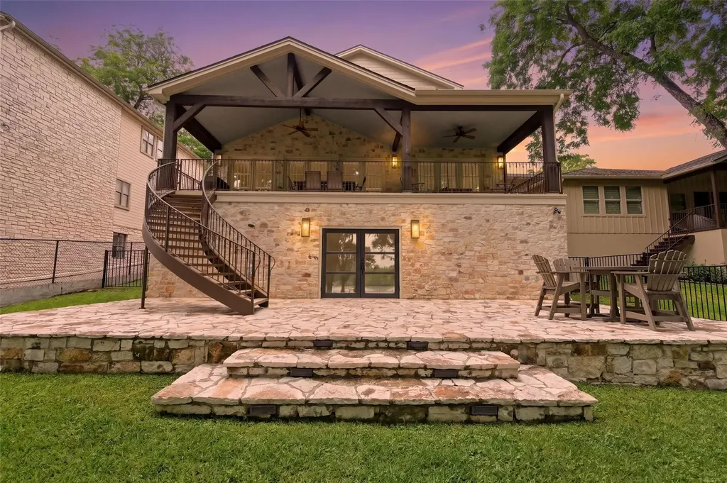 327 Meadowlakes Drive Meadowlakes TX 78654