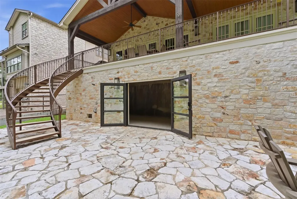 327 Meadowlakes Drive Meadowlakes TX 78654