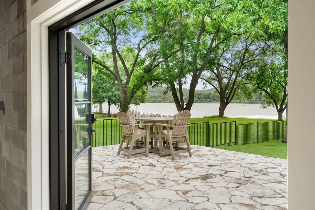 327 Meadowlakes Drive Meadowlakes TX 78654