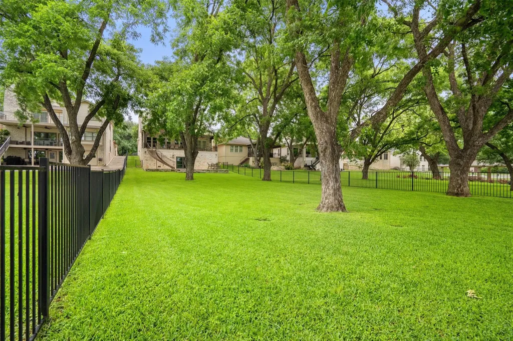 327 Meadowlakes Drive Meadowlakes TX 78654