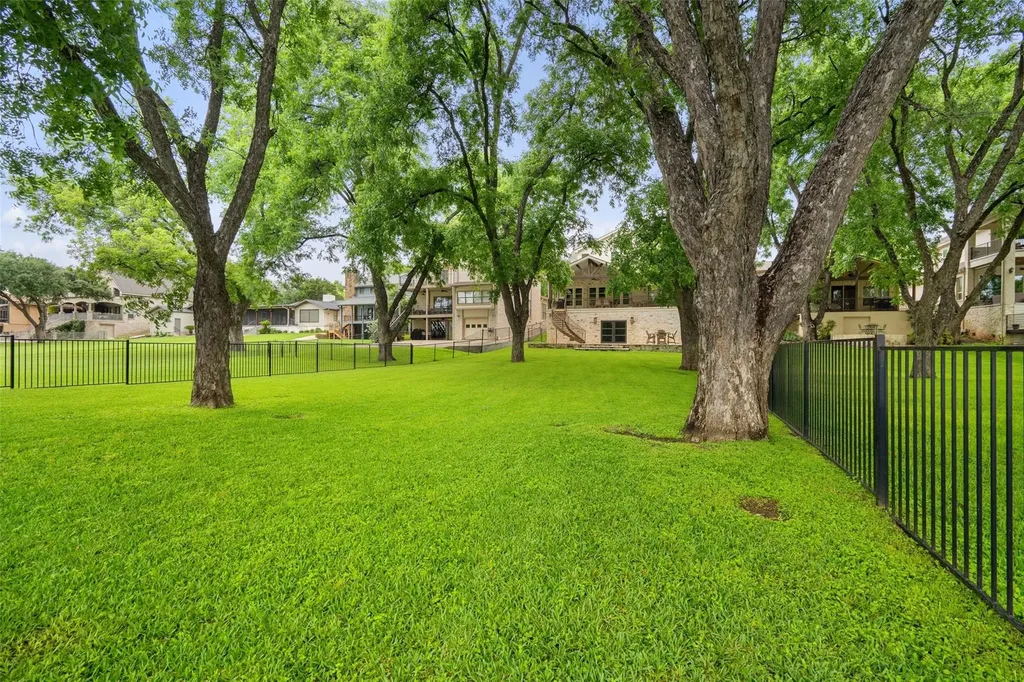 327 Meadowlakes Drive Meadowlakes TX 78654