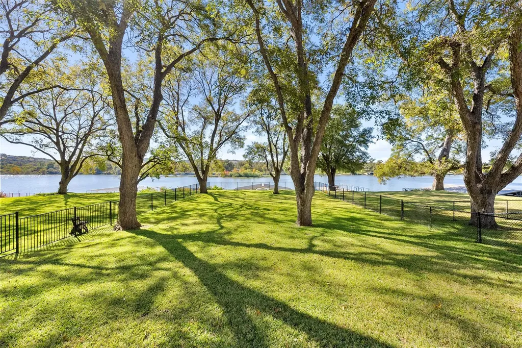 327 Meadowlakes Drive Meadowlakes TX 78654