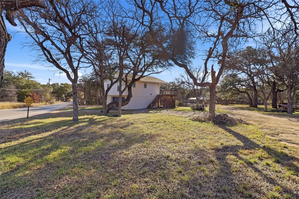 610 Williams Lakeshore Kingsland TX 78639