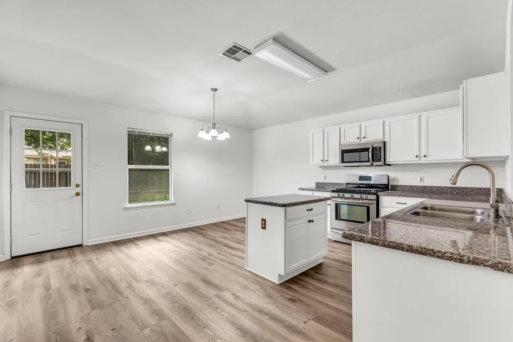 609 Golden Gate Drive Leander TX 78641