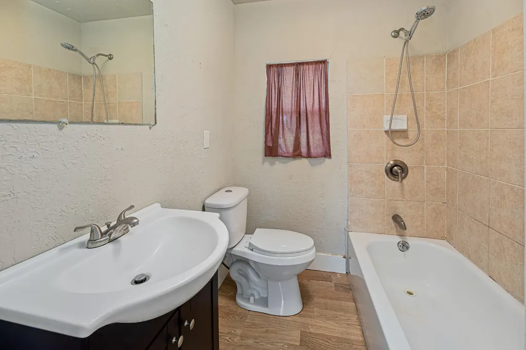 322 Blanco Street Luling TX 78648