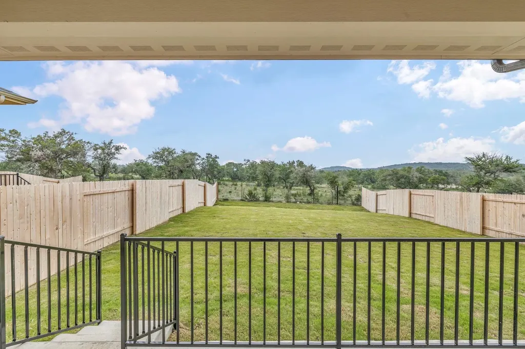 233 El Capitan Loop Dripping Springs TX 78620