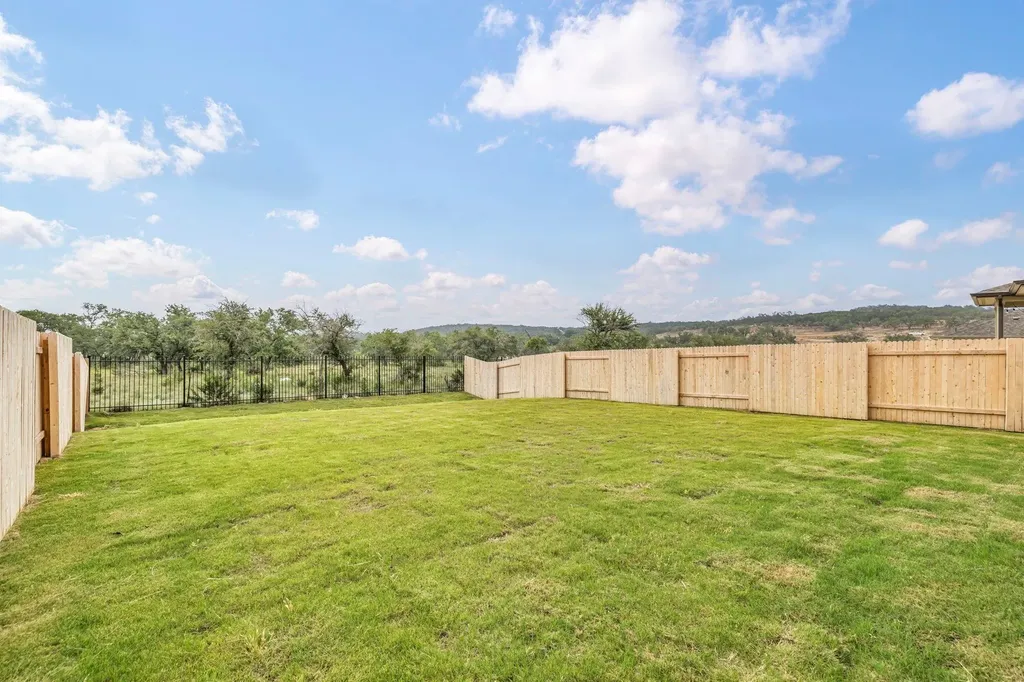 233 El Capitan Loop Dripping Springs TX 78620