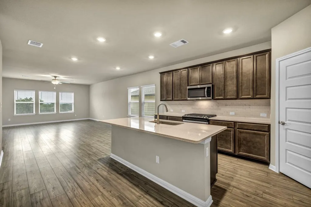 233 El Capitan Loop Dripping Springs TX 78620