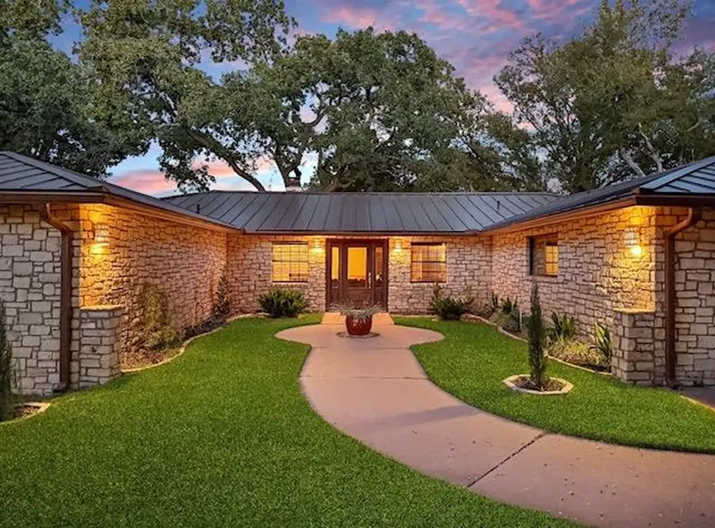 413 Silver Spur Horseshoe Bay TX 78657