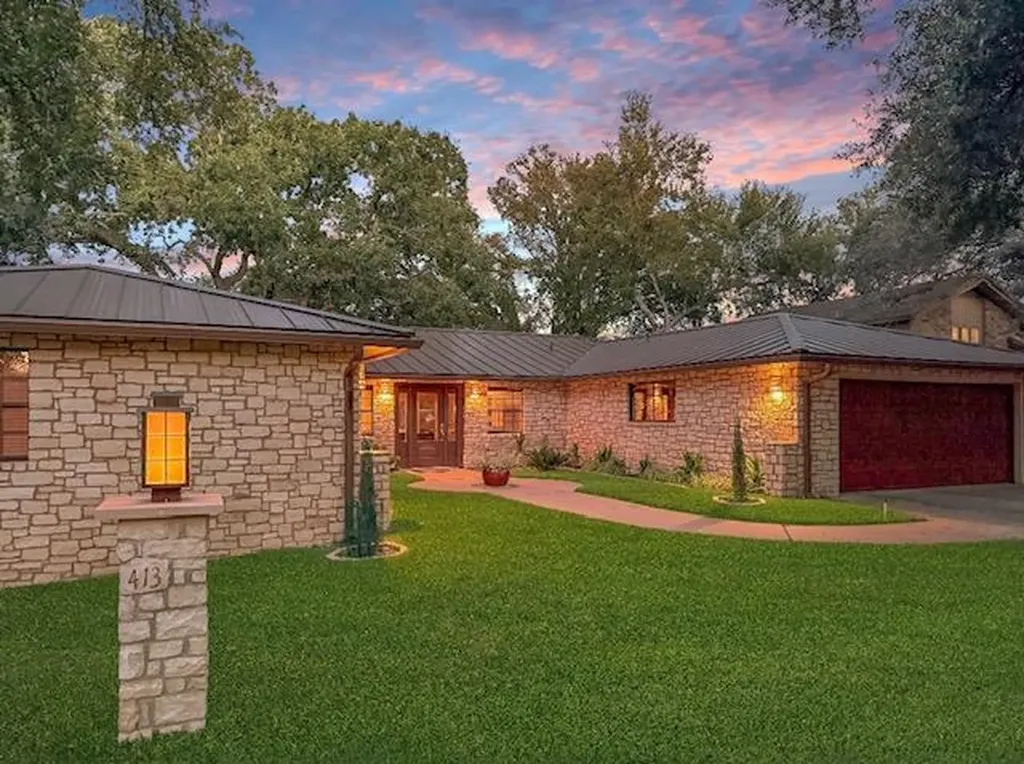 413 Silver Spur Horseshoe Bay TX 78657