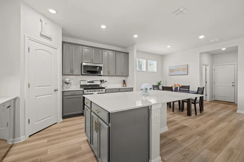 2049 Winston Way Leander TX 78641