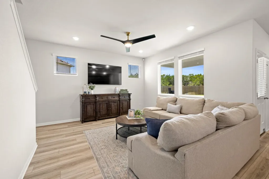2049 Winston Way Leander TX 78641