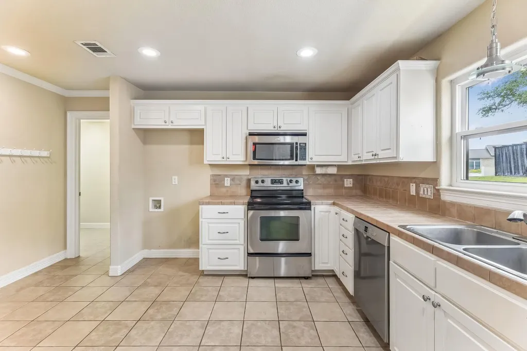 1919 American Drive Lago Vista TX 78645