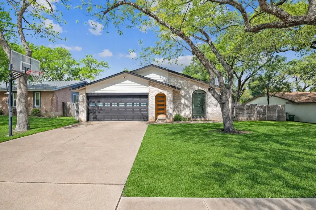 7504 Whispering Oaks Drive Austin TX 78745