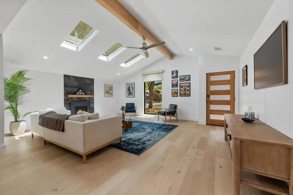 7504 Whispering Oaks Drive Austin TX 78745