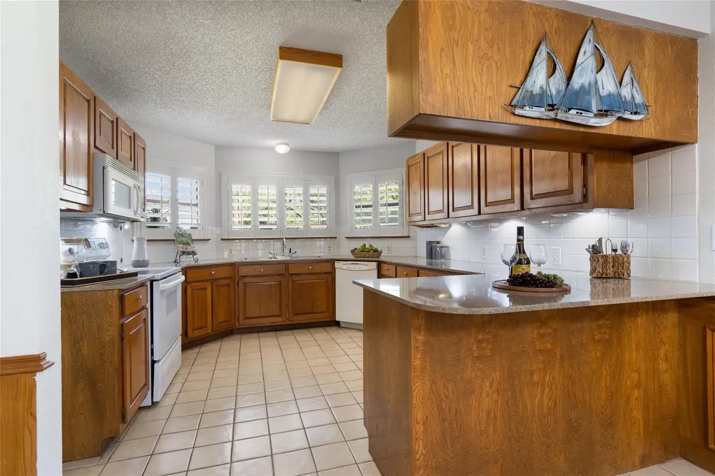 6448 River Oaks Drive Kingsland TX 78639