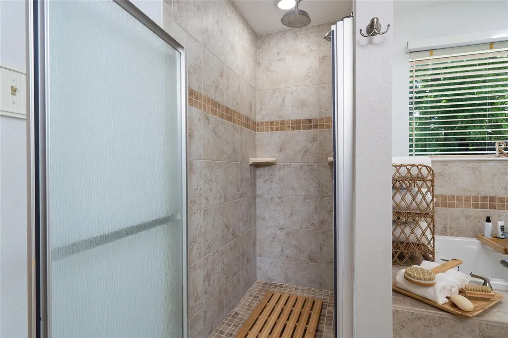 6448 River Oaks Drive Kingsland TX 78639