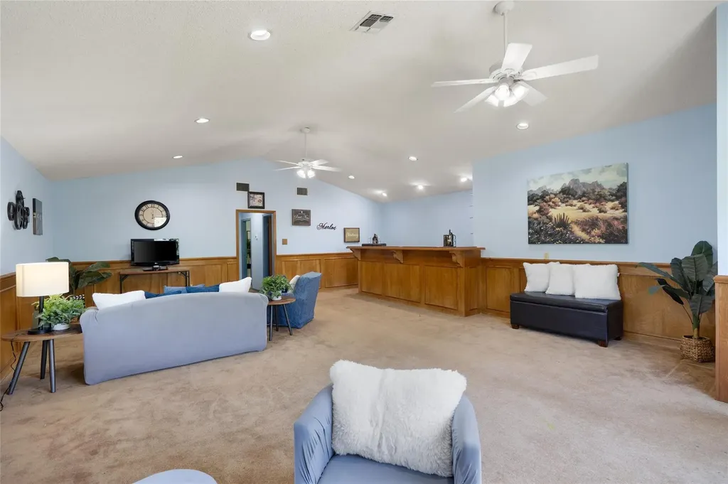 6448 River Oaks Drive Kingsland TX 78639