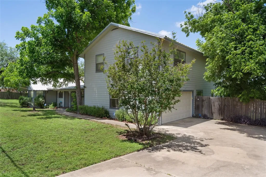 6448 River Oaks Drive Kingsland TX 78639