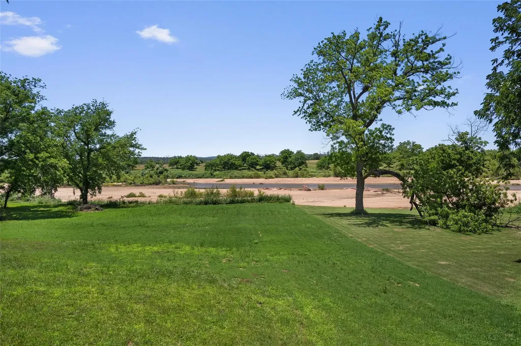 6448 River Oaks Drive Kingsland TX 78639