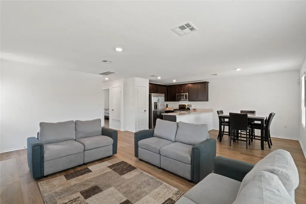 17813 Willacy Cove Elgin TX 78621
