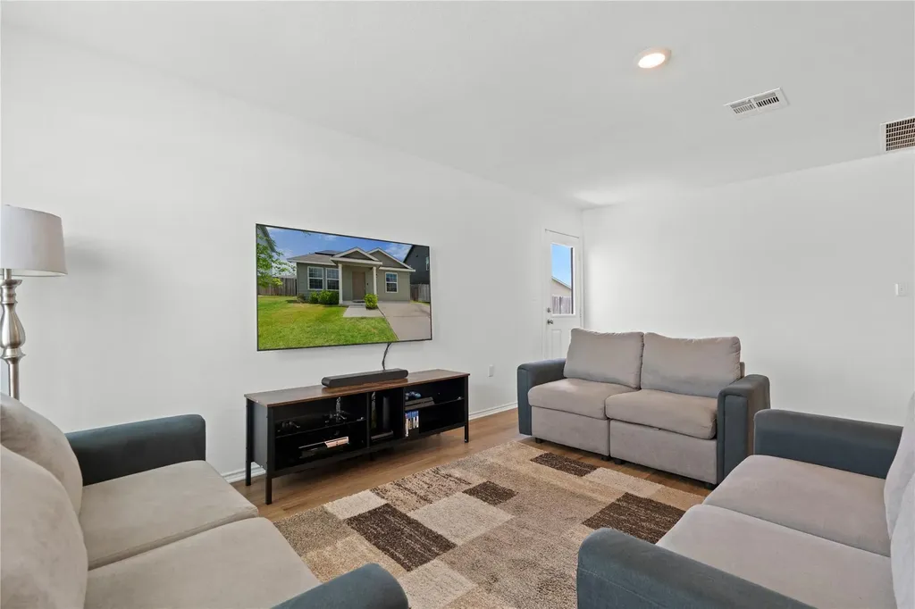 17813 Willacy Cove Elgin TX 78621