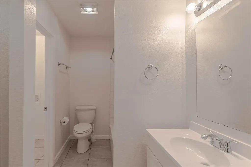 2005 Matthews Lane Austin TX 78745