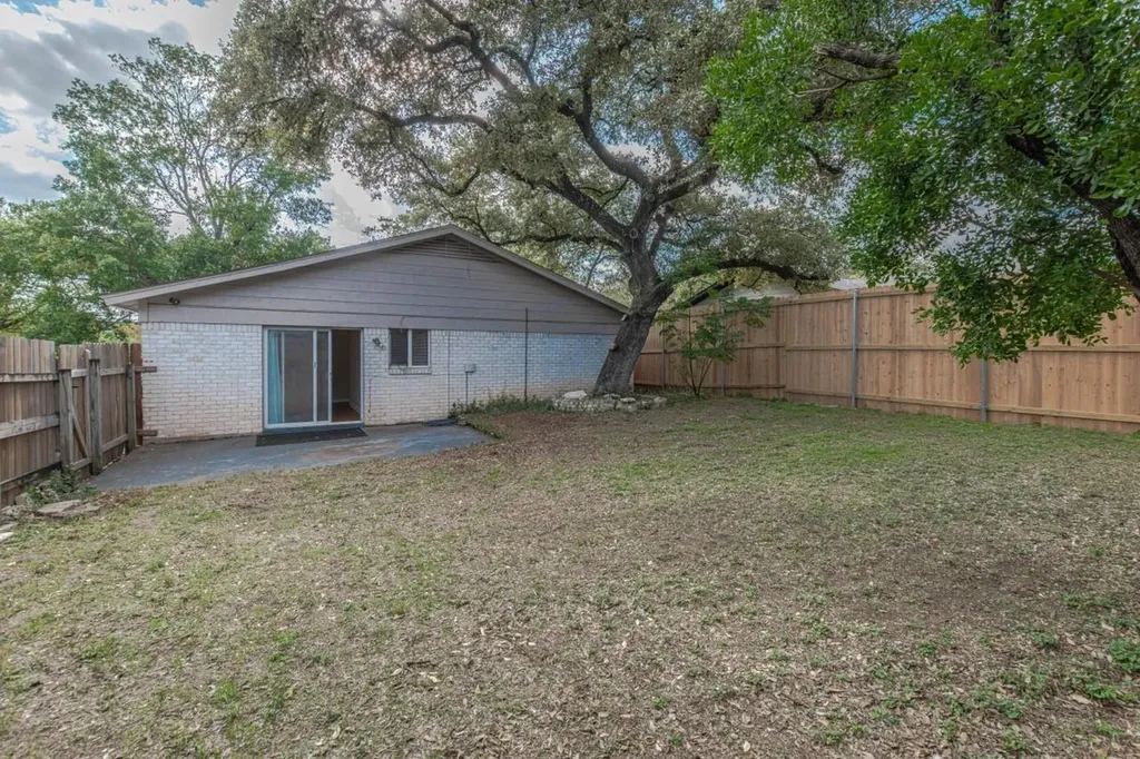 2005 Matthews Lane Austin TX 78745