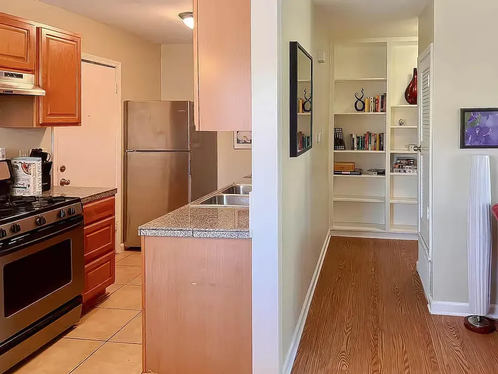2005 Matthews Lane Austin TX 78745