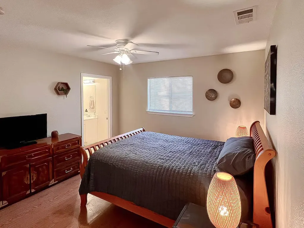 2005 Matthews Lane Austin TX 78745