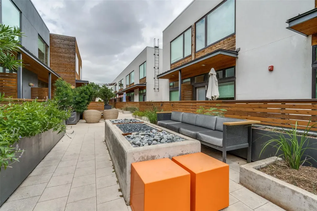 2002 E 7th Street Austin TX 78702