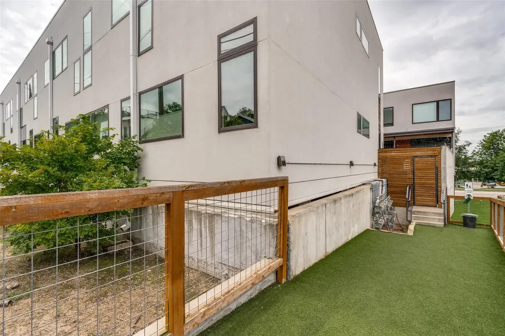 2002 E 7th Street Austin TX 78702