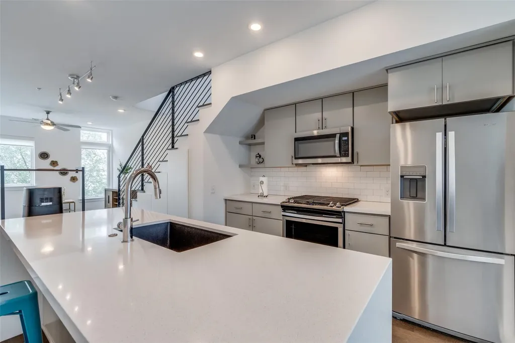 2002 E 7th Street Austin TX 78702