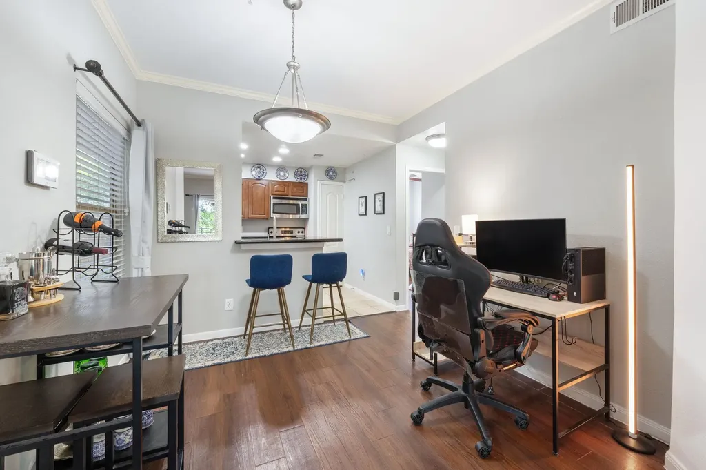 6000 Shepherd Mountain Cove Austin TX 78730