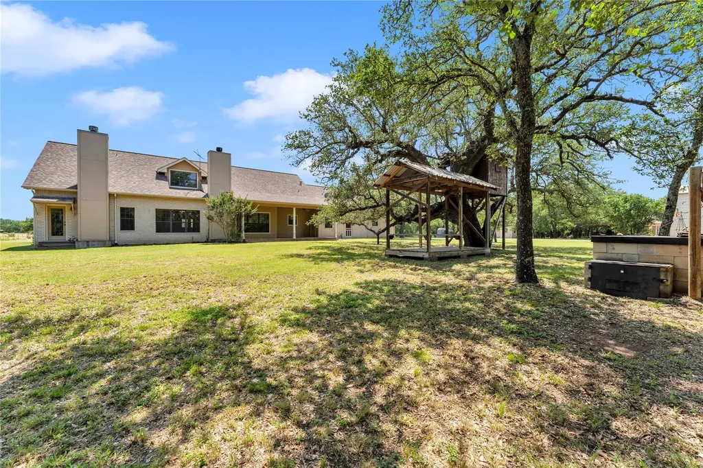 627 Ranch Road 2323 Llano TX 78643