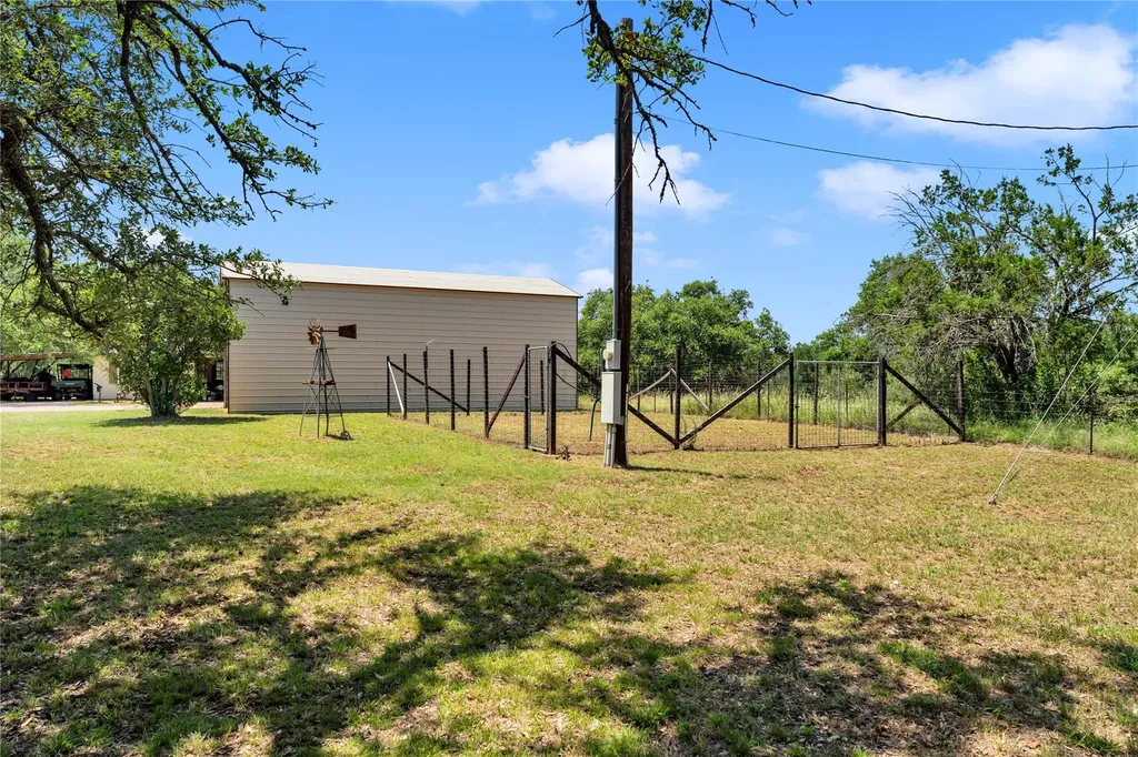 627 Ranch Road 2323 Llano TX 78643