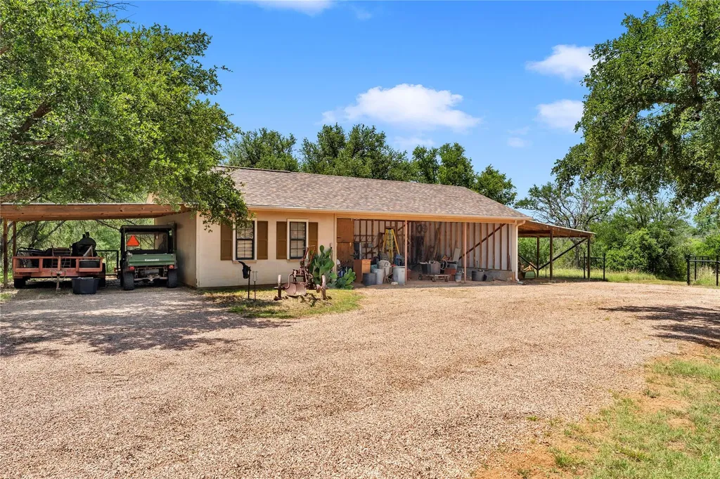 627 Ranch Road 2323 Llano TX 78643