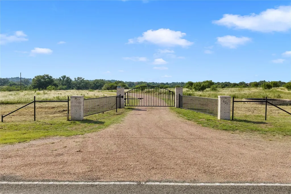 627 Ranch Road 2323 Llano TX 78643