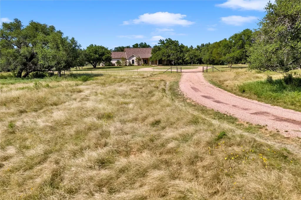 627 Ranch Road 2323 Llano TX 78643