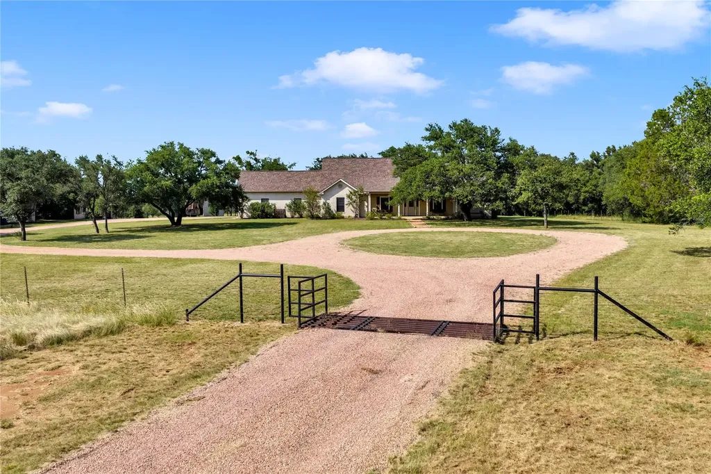 627 Ranch Road 2323 Llano TX 78643