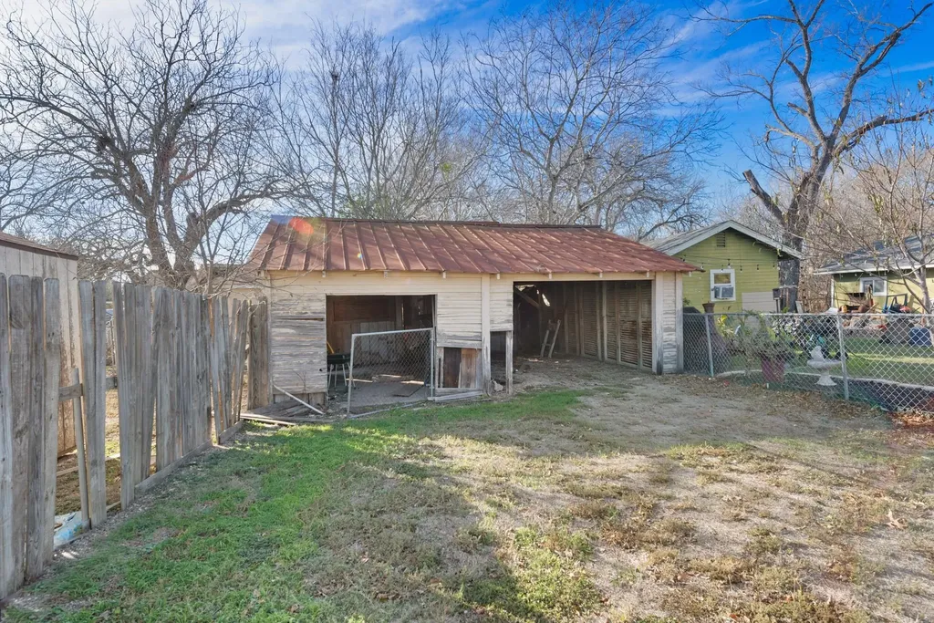 917 Trinity Street Lockhart TX 78644