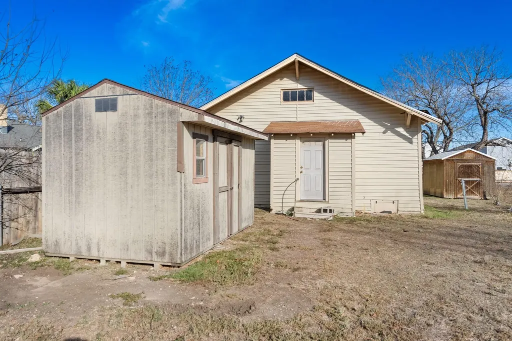 917 Trinity Street Lockhart TX 78644